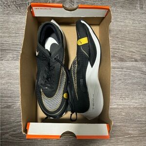 New Women’s Nike ZoomX Vaporfly Next% 2 running shoes size 9